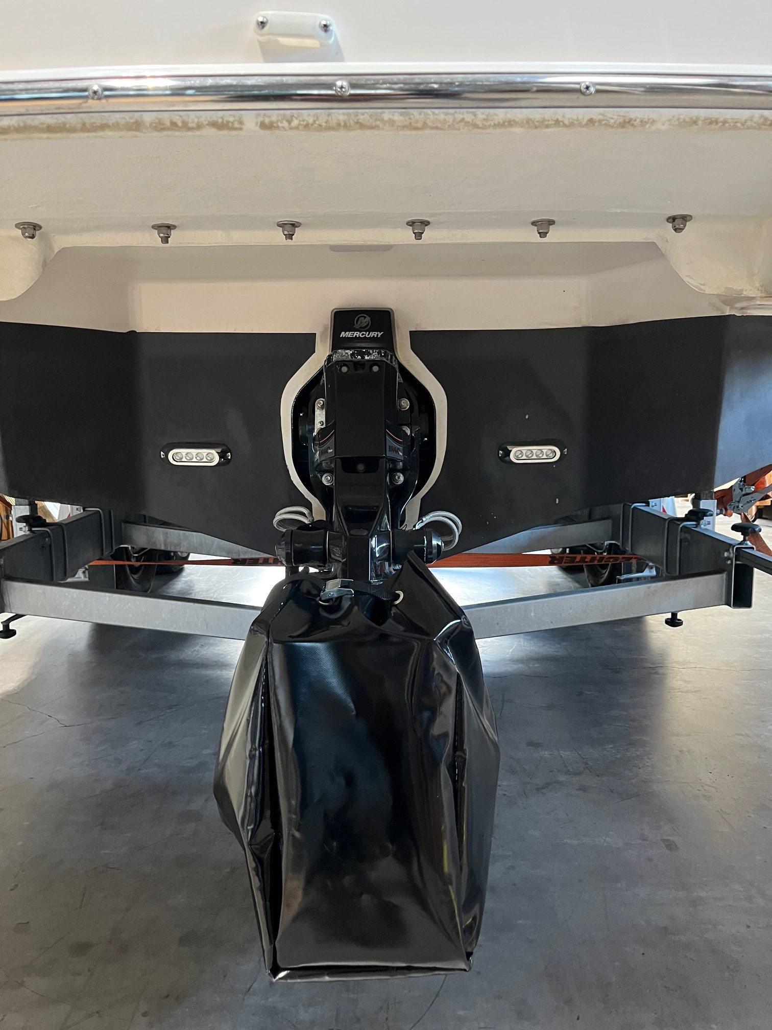 Bravo 1, 2 und 3 Z-Antriebsabdeckung Duoprop 680 Gramm/m² Farbe schwarz – Bild 3