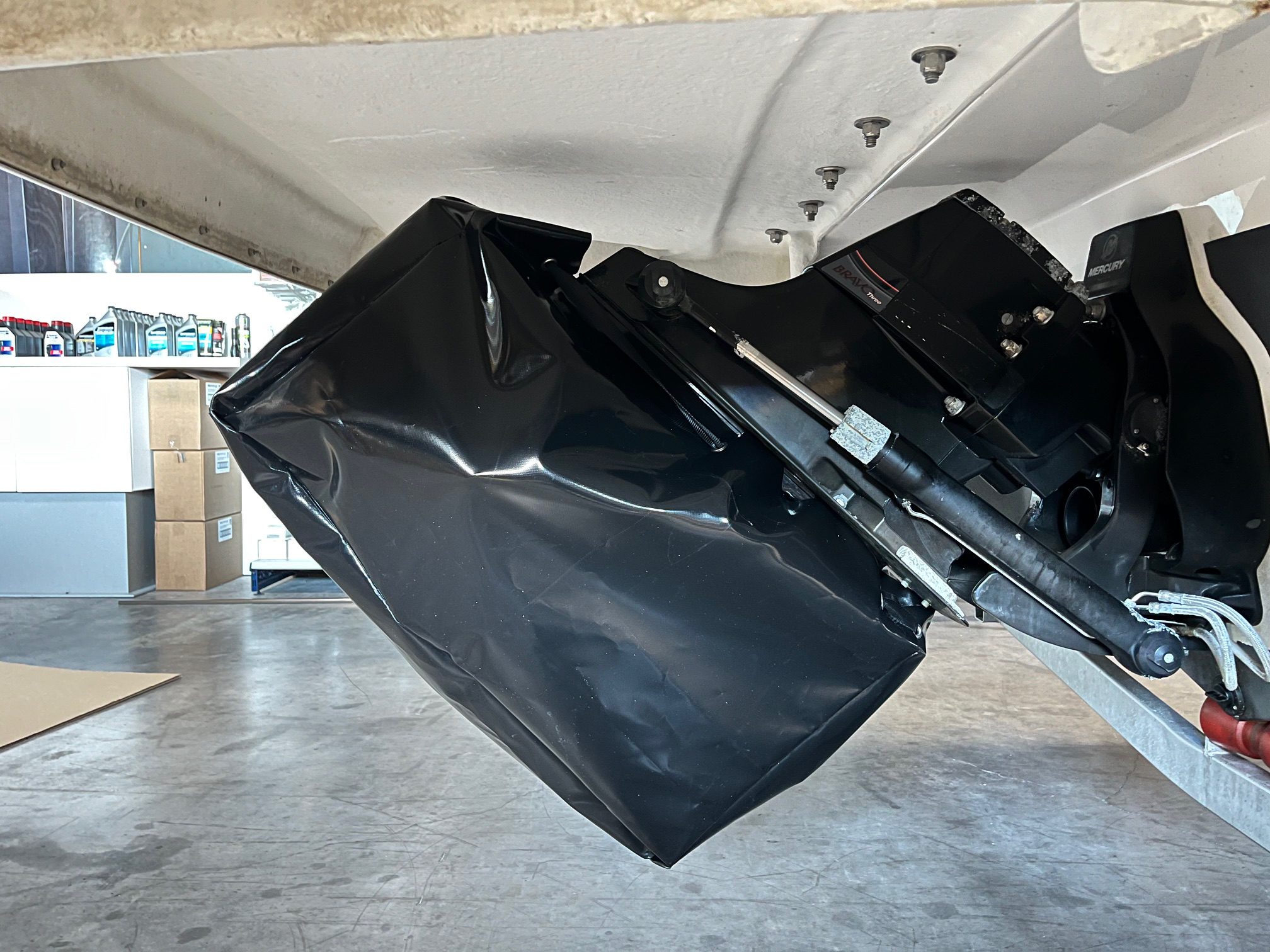 Bravo 1, 2 und 3 Z-Antriebsabdeckung Duoprop 680 Gramm/m² Farbe schwarz – Bild 4