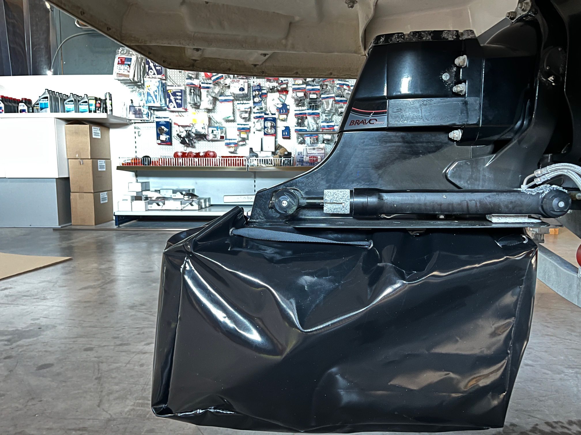 Bravo 1, 2 und 3 Z-Antriebsabdeckung Duoprop 680 Gramm/m² Farbe schwarz – Bild 5